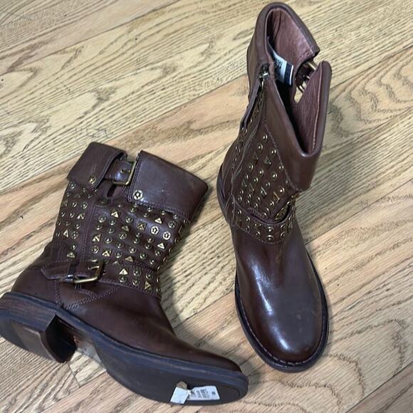 UGG AUSTRALIA CONOR‎ STUDDED BOOTS SIZE 6.5 - Picture 2 of 9